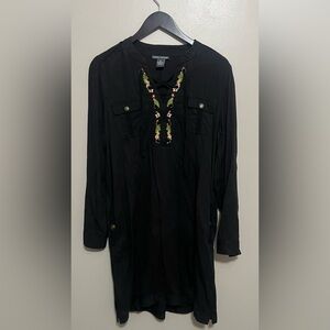 Chelsea & Theodore Black Dress laced up neckline w/embroidery pockets Size Med